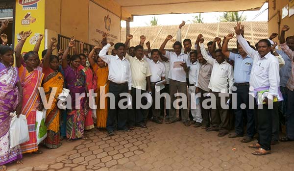 ಸುಳ್ಯ : ಎಸ್‌ಸಿ, ಎಸ್‌ಟಿ ಸಭೆಗೆ ಬಹುತೇಕ ಅಧಿಕಾರಿಗಳ ಗೈರು, ಆಕ್ರೋಶಗೊಂಡ ದಲಿತ ಮುಖಂಡರಿಂದ ಸಭೆ ಬಹಿಷ್ಕಾರ